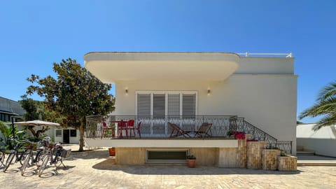 Property building, Balcony/Terrace, Cycling