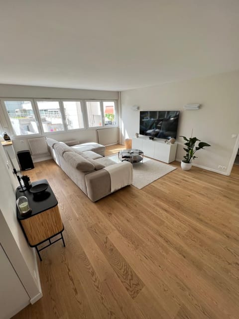 Communal lounge/ TV room, TV and multimedia, Seating area