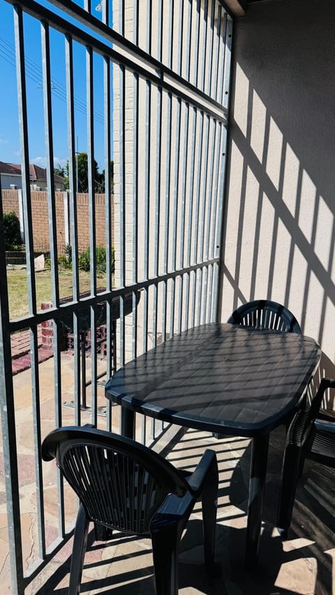 Leisure Lodges Family Room Parow Bed and Breakfast in Cape Town