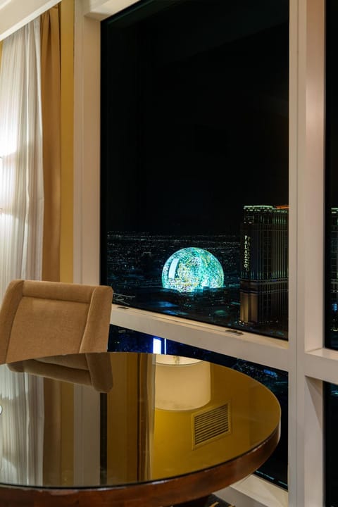 Night, Seating area
