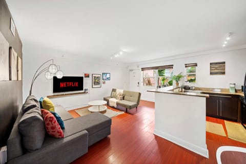 TV and multimedia, Kitchen or kitchenette, Living room, Seating area, Dining area, pet friendly