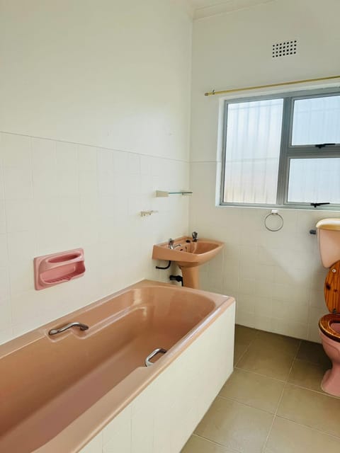 Leisure Lodges Middle Room Bed and Breakfast in Cape Town