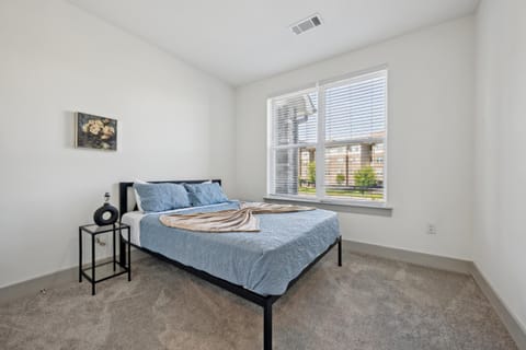 Properties By Preston I 2bd2bth Beauty I Parking Apartment in Farragut