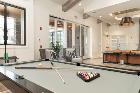 Properties By Preston I 2bd2bth Beauty I Parking Apartment in Farragut