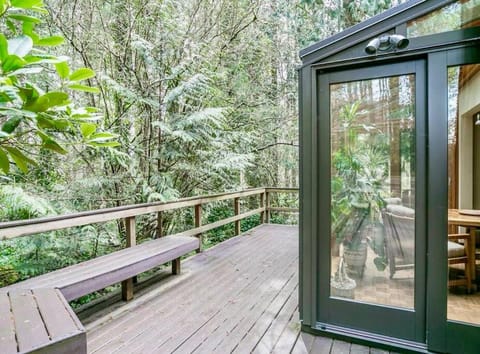 Cozy Portland A-Frame Cabin Cabin in Tigard