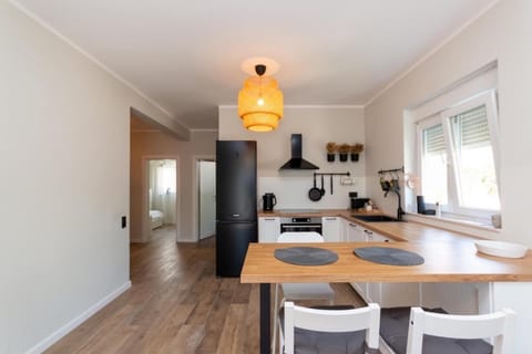 Dining area, kitchen