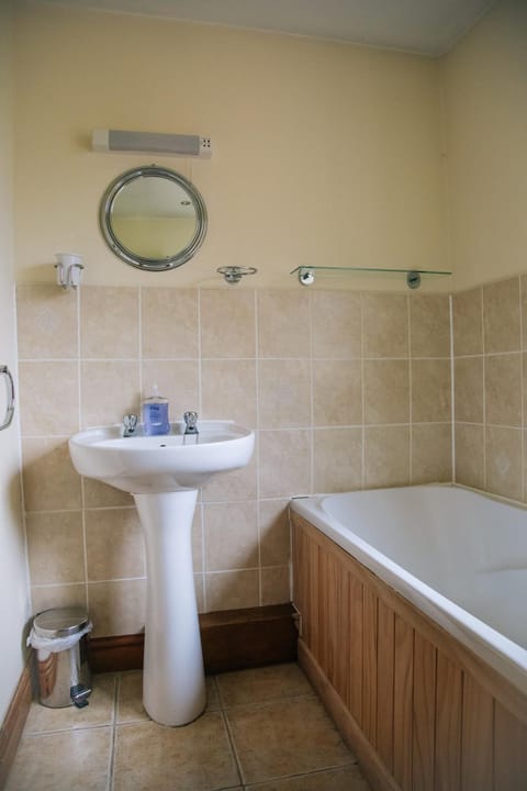 Millmoor Farm Holidays Nature lodge in Wales