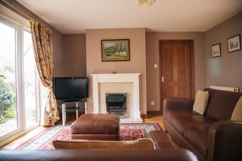 Millmoor Farm Holidays Nature lodge in Wales