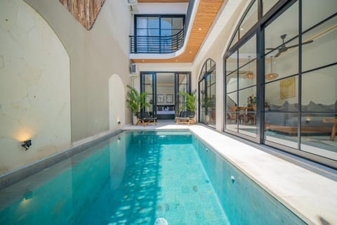 Pool view, Swimming pool, sunbed