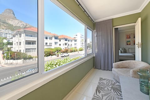 Modern Apt with Beautiful Views and Short Walk to Beach Apartment in Sea Point