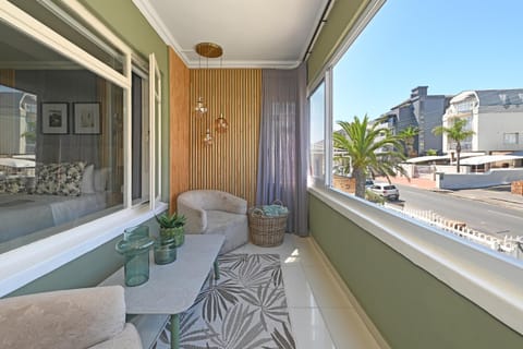 Modern Apt with Beautiful Views and Short Walk to Beach Apartment in Sea Point