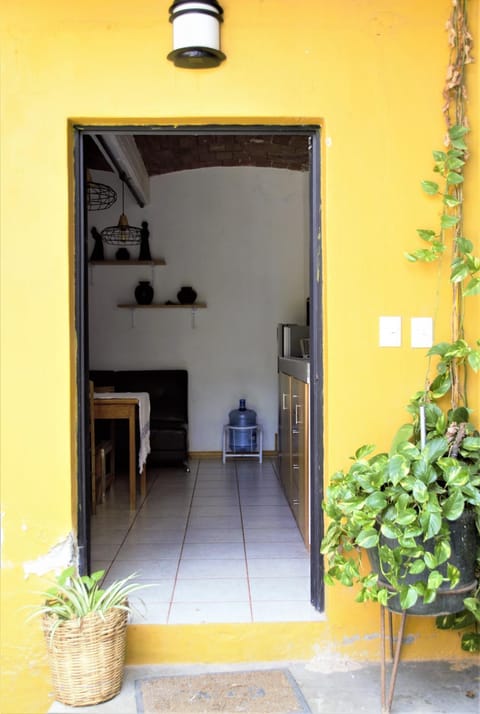 Yellow flat-estudio Oaxaca Centro Apartment in Oaxaca