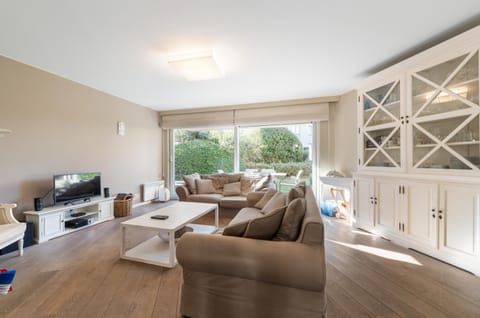 TV and multimedia, Balcony/Terrace, Living room, Seating area