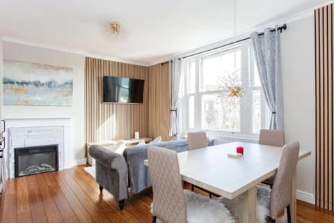 TV and multimedia, Living room, Seating area, Dining area, Evening entertainment, internet