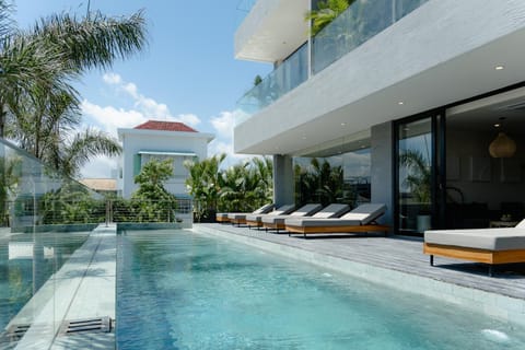 Property building, Patio, Day, Balcony/Terrace, Spa and wellness centre/facilities, Pool view, Swimming pool, Swimming pool, Open Air Bath, sunbed