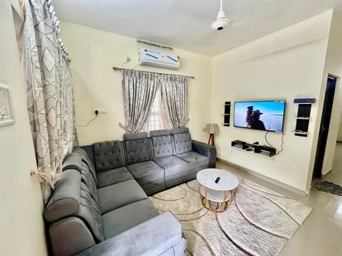 Communal lounge/ TV room, TV and multimedia, Living room, Seating area, Evening entertainment