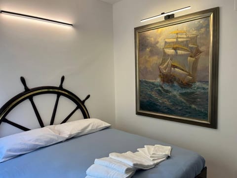 Bed, Decorative detail, Bedroom, towels