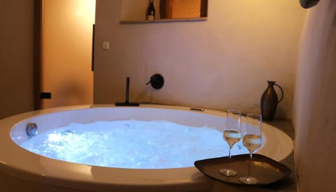 Bathroom, Spa and wellness centre/facilities