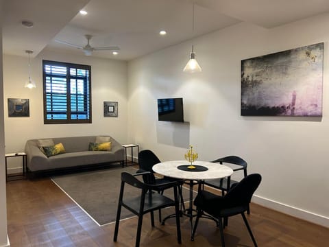 TV and multimedia, Living room, Seating area, Dining area