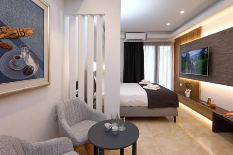 Photo of the whole room, Dining area