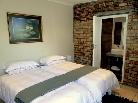 Bathroom, Coffee/tea facilities, Photo of the whole room, Garden view, Mountain view, fireplace