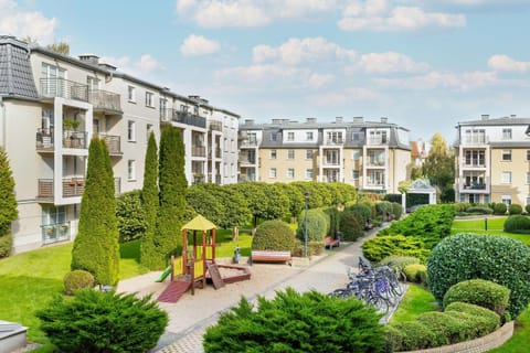 Property building, Day, Neighbourhood, Natural landscape, Children play ground, Cycling, Evening entertainment, Garden view, Street view, Location