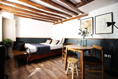 Le Bellifontain - Centre Apartment in Fontainebleau