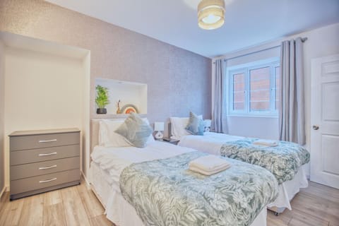 New Refurbished 2BR - City Centre Apartment in Bridgwater