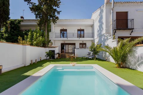 Property building, Day, BBQ facilities, Garden, Garden view, Pool view, Swimming pool