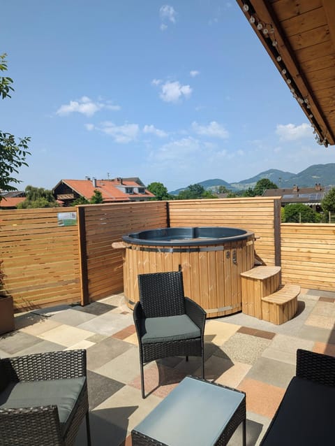 Hot Tub, Balcony/Terrace, Seating area