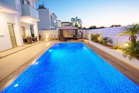 Property building, Patio, Pool view, Swimming pool, sunbed