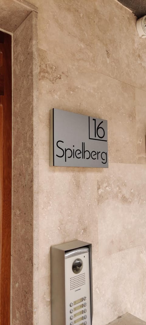 Spielberg - Family Home with Private Garage and Entertainment Area, Sleeps 6, 10-Minute Walk to the Beach Apartment in Marsaskala