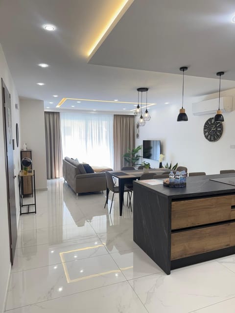 Spielberg - Family Home with Private Garage and Entertainment Area, Sleeps 6, 10-Minute Walk to the Beach Apartment in Marsaskala