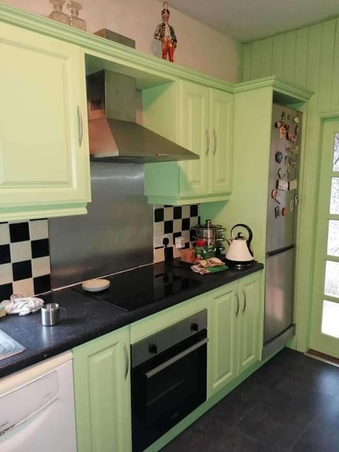 The Railway Lodge - 4 Bedrooms Sleeps 11 Pets Ok House in Westmeath, Co. Westmeath, Ireland