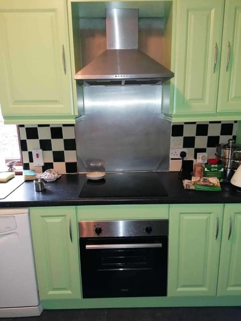 The Railway Lodge - 4 Bedrooms Sleeps 11 Pets Ok House in Westmeath, Co. Westmeath, Ireland