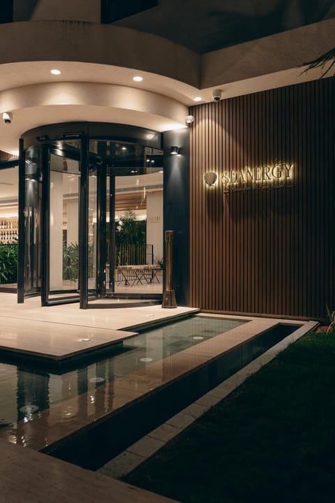 Facade/entrance