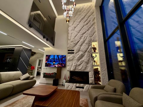 Communal lounge/ TV room, TV and multimedia, Living room, Seating area, Evening entertainment