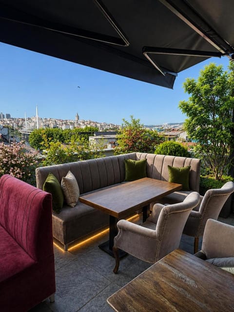 Property building, Balcony/Terrace, Breakfast