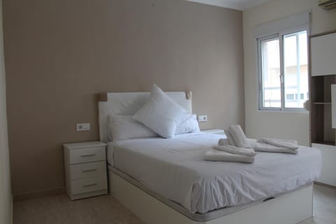 Photo of the whole room, Bedroom