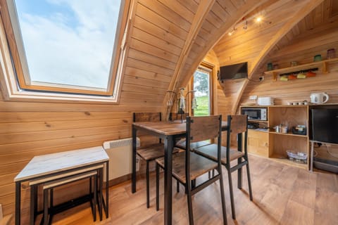 Borrett Escapes - Luxury Pods Nature lodge in England