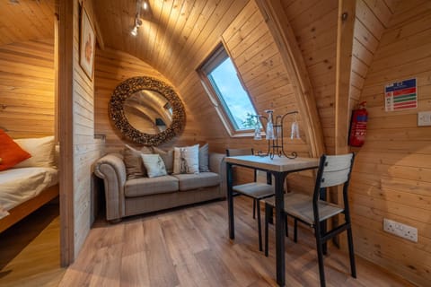 Borrett Escapes - Luxury Pods Nature lodge in England