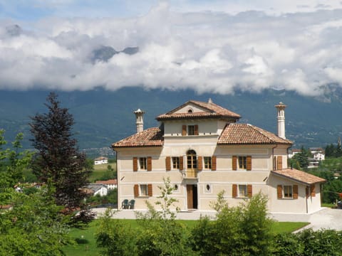 Facade/entrance, Garden, Garden view, Mountain view