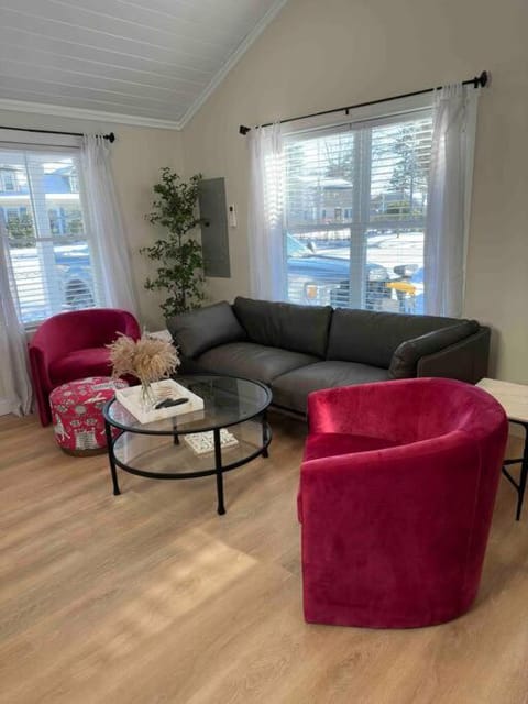 Newly renovated cottage House in Portsmouth