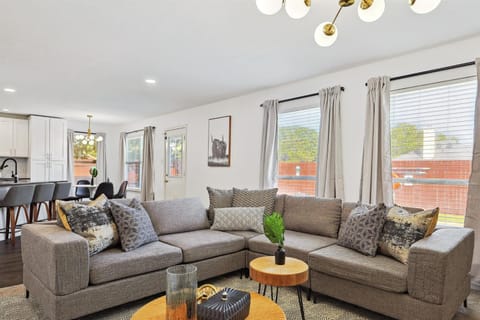 Modern Comforts & Classic Charm w Pool 5BD House in Fort Worth