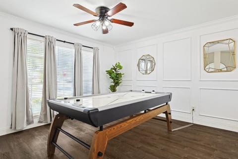 Modern Comforts & Classic Charm w Pool 5BD House in Fort Worth