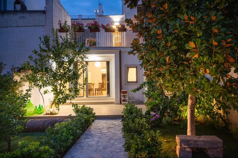 Garden, TV and multimedia, Garden view