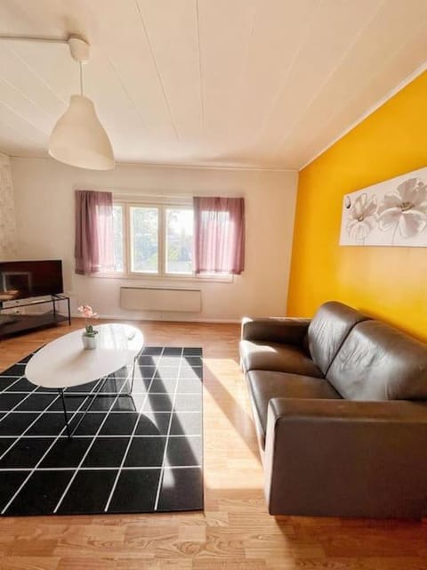 Tilava kaksio parkkipaikalla! Apartment in Uusimaa