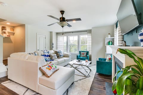 2 Mi to Hollywood Casino Charles Town Townhome! House in Charles Town