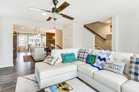 2 Mi to Hollywood Casino Charles Town Townhome! House in Charles Town