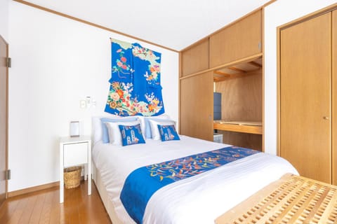 Bed, Photo of the whole room, Bedroom, wardrobe
